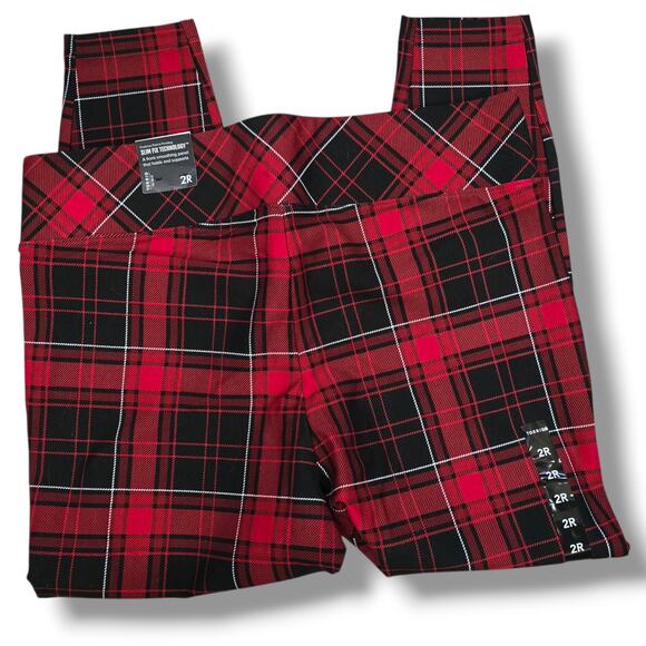 Torrid Women’s Plus Size Red Plaid Pixie Cropped Pants Size 2X NWT - Picture 2 of 9